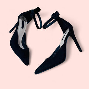 Forever 21 Black Velvet High Heel 4” Stiletto Shoes 7